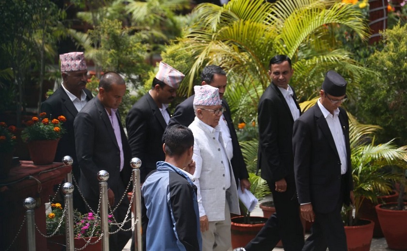 माधव नेपालको बयान तीन न्यायाधीशको इजलासमा