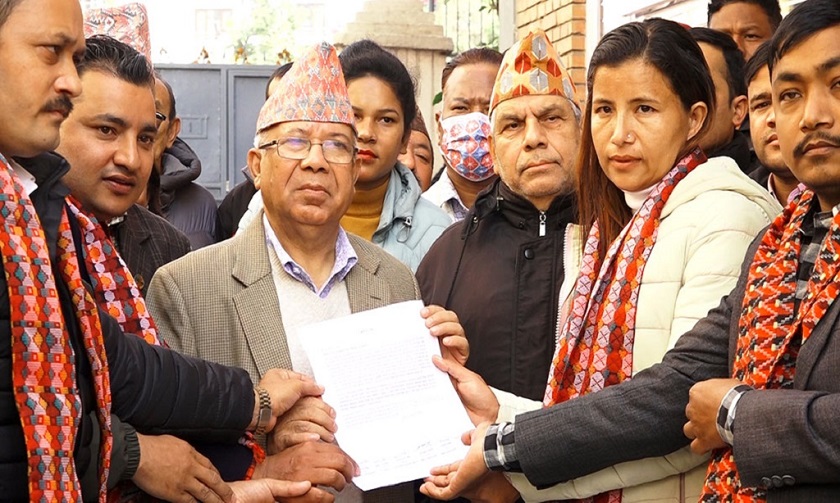 प्रधानमन्त्रीले मन्त्री छान्न सक्दैनन् भने हामी दिन्छौ : माधव नेपाल