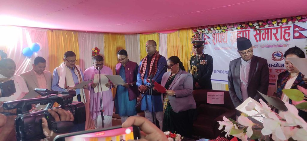 मधेश  प्रदेश :  नवनियुक्त मुख्यमन्त्रीले बनाए १४ सदस्यीय मन्त्रिपरिषद्