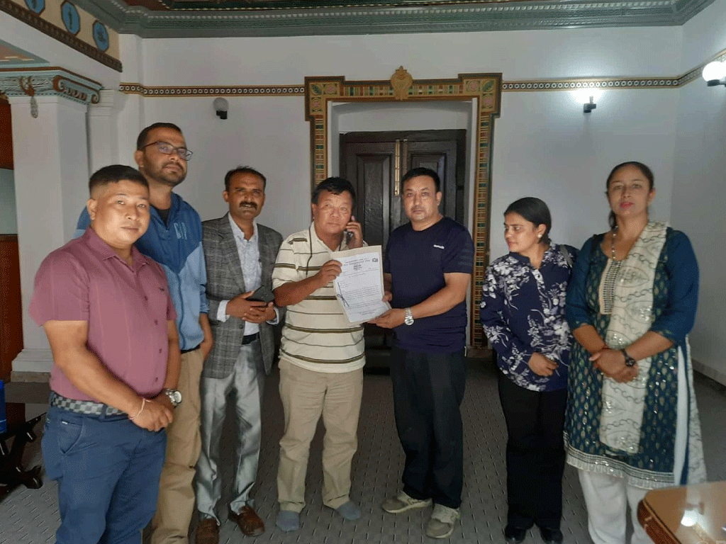 शिक्षामन्त्री पुनसमक्ष विद्यालय कर्मचारीको ध्यानाकर्षण