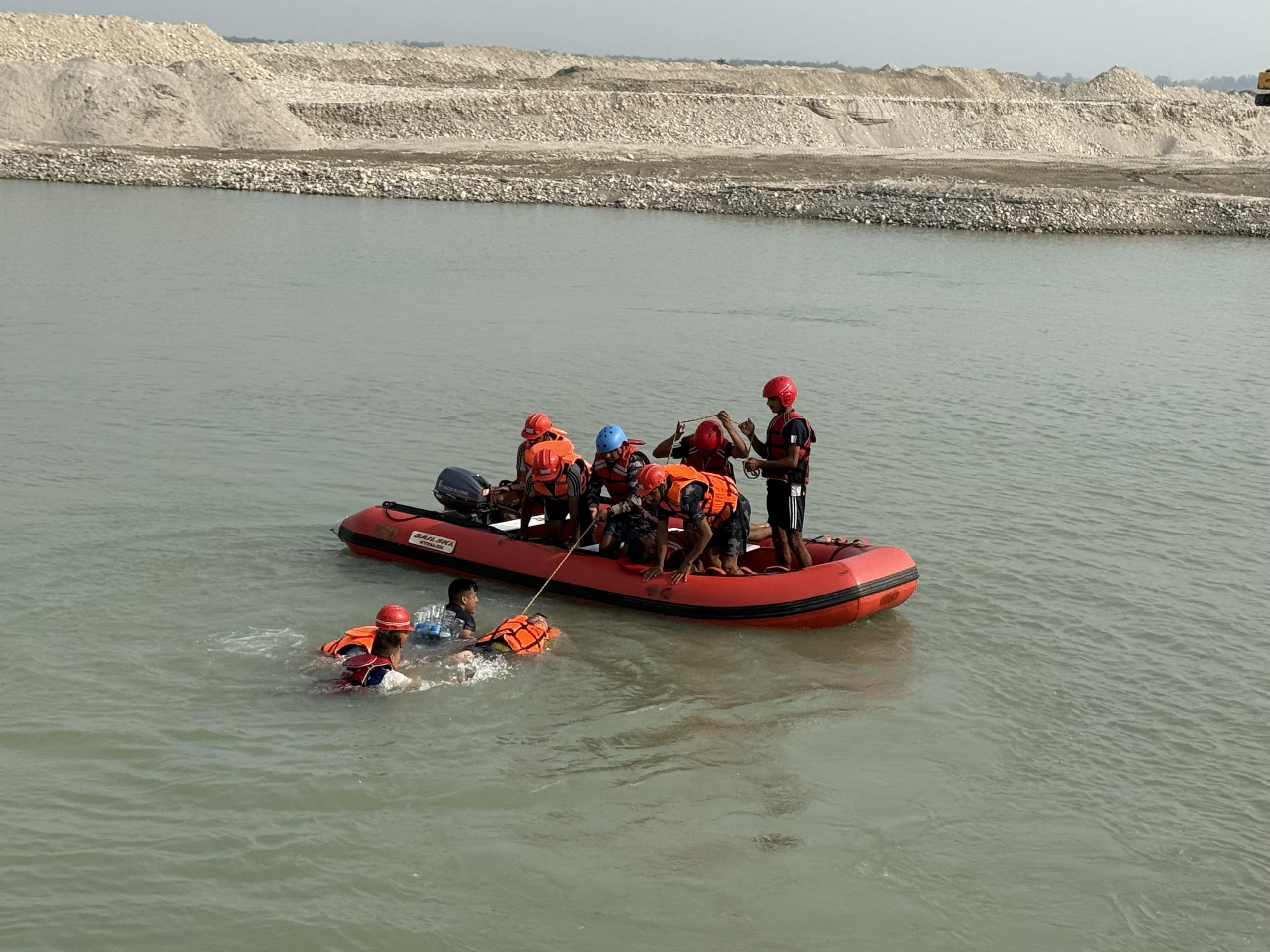 महाकाली किनारबाट सशस्त्र प्रहरी जवानसहित दुई जना बेपत्ता