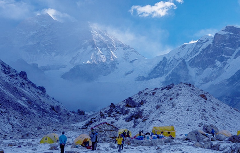 पदयात्रीको उपचार गर्न विदेशी चिकित्सक टोली हिमालमा