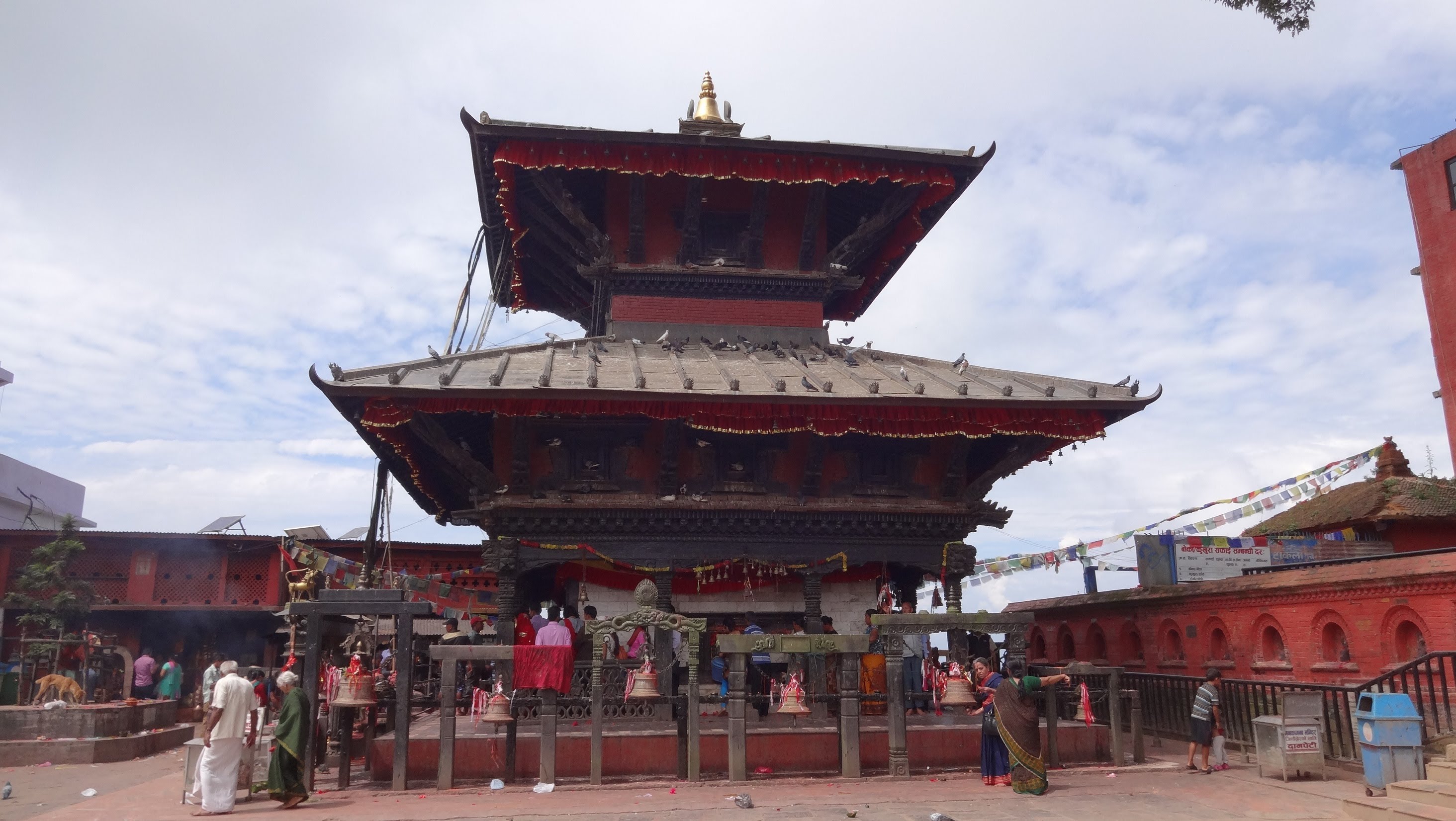 सहयोग मागेरै मनकामना मन्दिर जीर्णोद्धार, सुन पनि मागियो