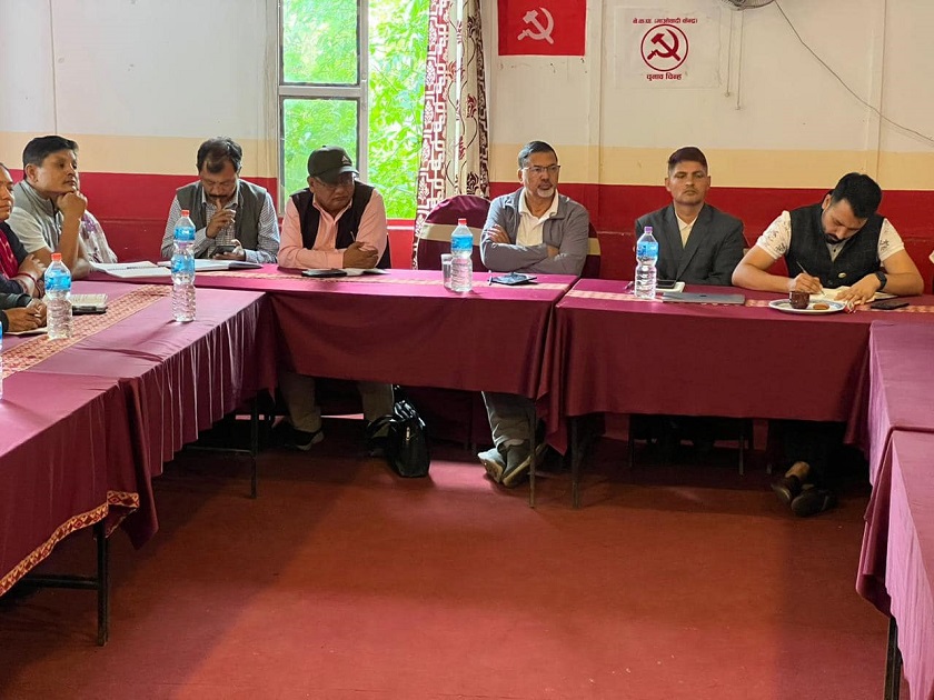 नयाँ अनुहारको खोजी गर्दै माओवादी