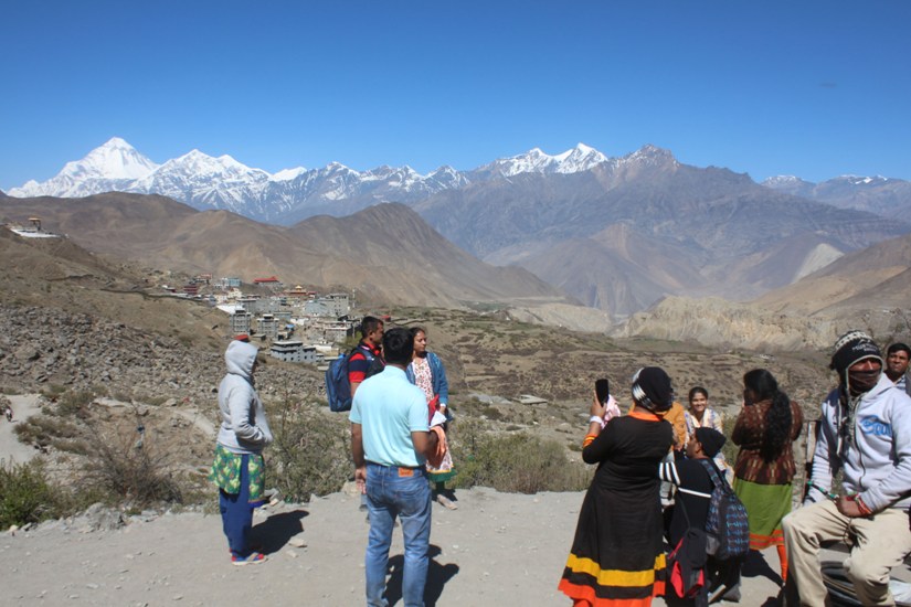 गत वर्ष सडकमार्गबाट चार लाख पर्यटक मुस्ताङ पुगे