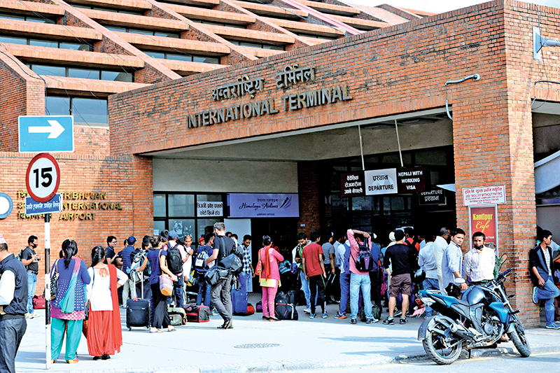 अध्यागमनमा डरलाग्दो सेटिङ: पाँच भारतीय पक्राउ