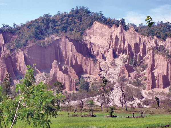 चुरे पहाड नै सखाप हुने खतरा बढ्दै