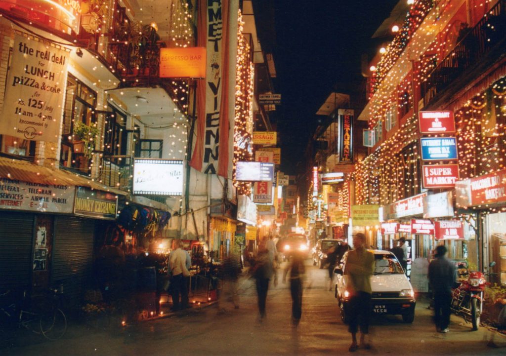 पर्यटकीयस्थल ठमेलमा खाल्डैखाल्डो, हिड्न पनि समस्या