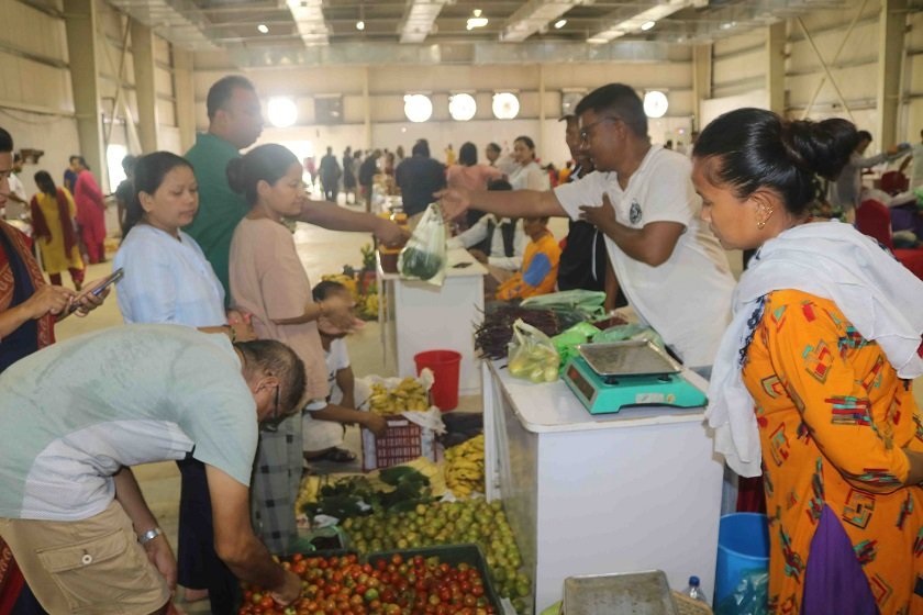 स्थानीय उत्पादनको शनिबारे मेलामा उपभोक्ताको आकर्षण