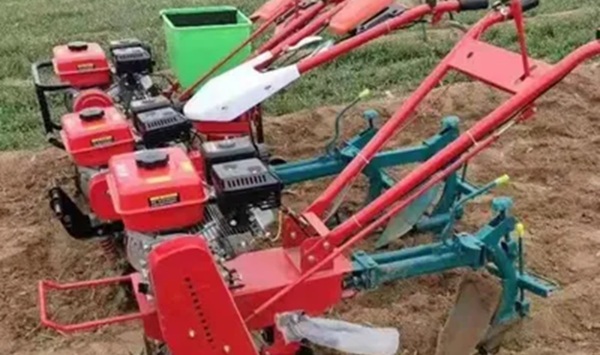 शुक्लाफाँटाका किसानलाई अनुदानमा ‘मिनी टिलर’ वितरण