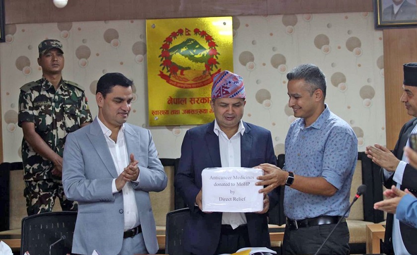 क्यान्सरको उपचारमा प्रयोग हुने अत्यावश्यक औषधि हस्तान्तरण