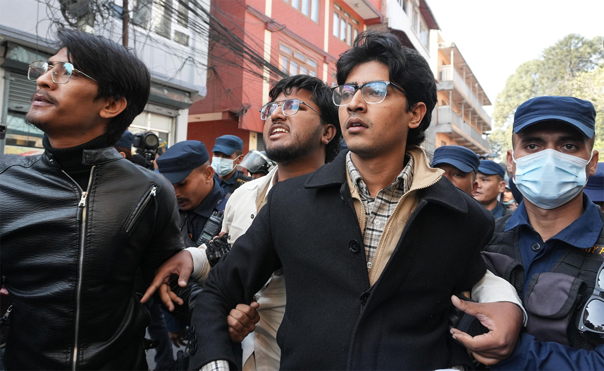 मिराज ढुंगाना समूहलाई प्रहरीले लगायो सिंहदरबार प्रवेशमा रोक