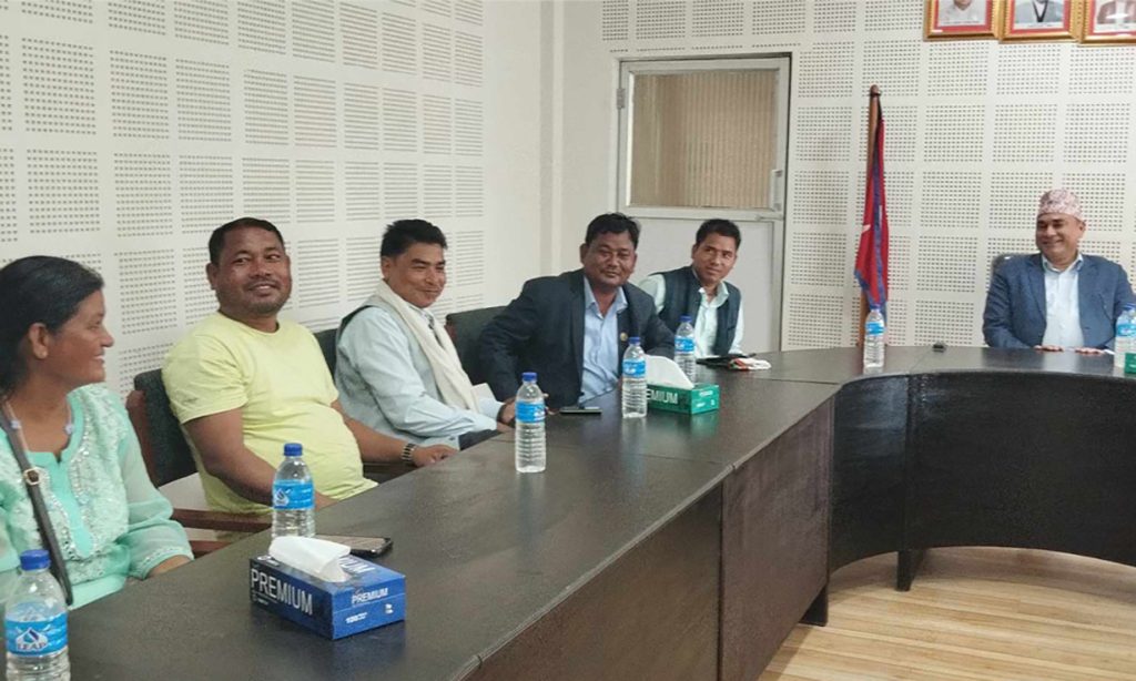 रास्वपा बझाङका संयोजक खड्का निलम्बित