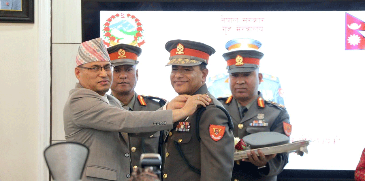 सशस्त्र प्रहरी बलमा नयाँ नेतृत्व, पौडेललाई दर्ज्यानी चिह्न प्रदान