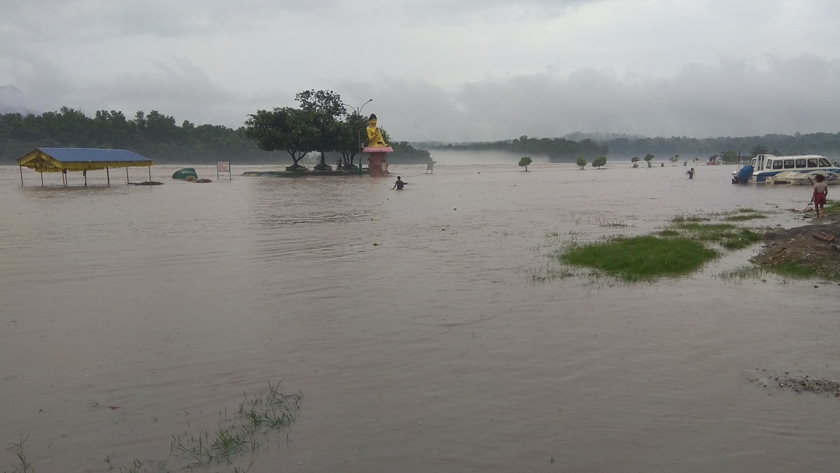 नारायणी नदी उर्लिएसँगै बाढी र पहिरोको डर