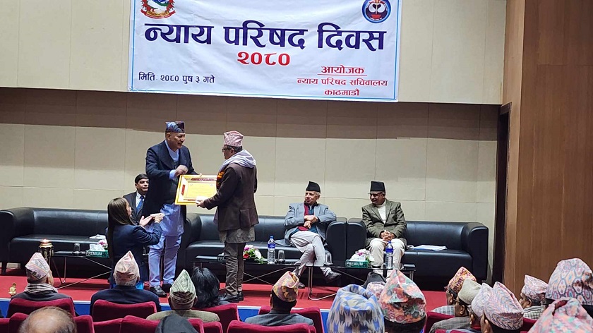 उत्कृष्ट न्यायाधीशमा पोखरेल र आचार्य