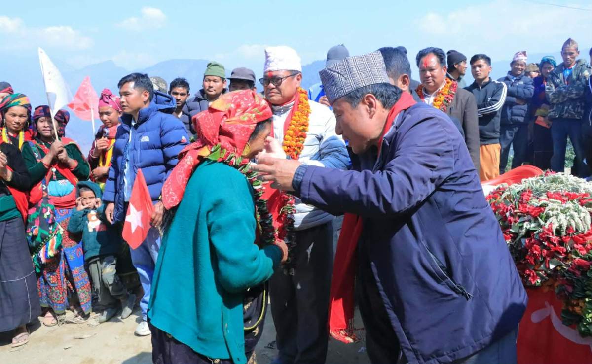 रोल्पामा विप्लव नेतृत्वको माओवादीका ३५ कार्यकर्ता नेकपा प्रवेश