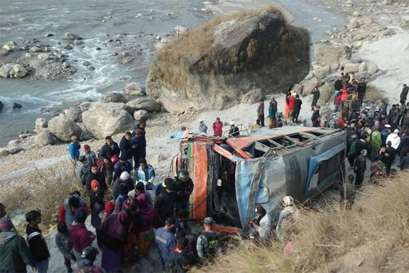 मालढुङ्गा दुर्घटनामा सात जनाको मृत्यु, ३१ जना घाइते