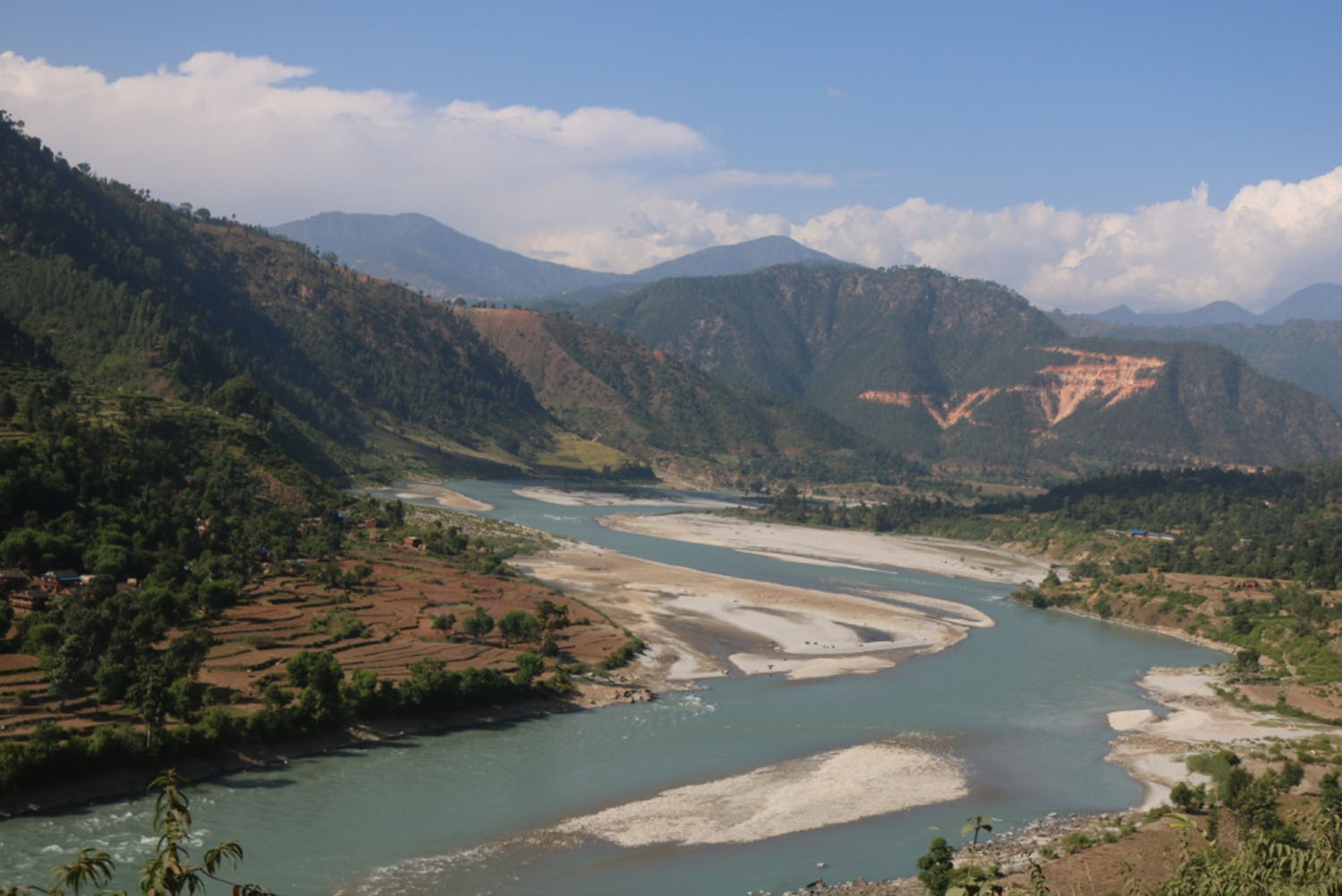 कर्णाली नदीमा बाढी खतराको नजिक