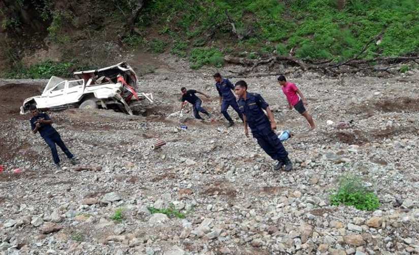 कर्णाली नदीमा जीप खस्यो, चालकको मृत्यु