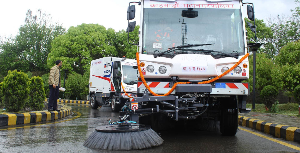 काठमाडौंको सडकबाट एकै रातमा १८ टन धुलो संकलन