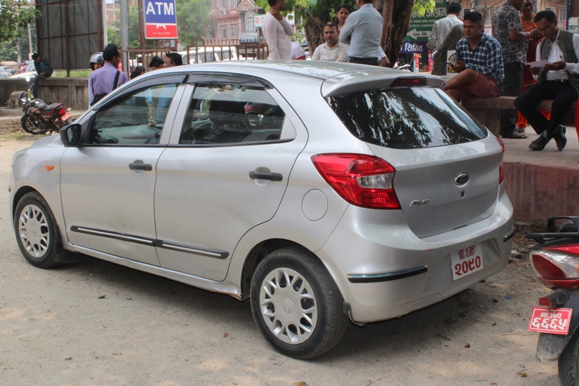 सरकारी गाडीको दुरुपयोग गर्दै खानेपानी मन्त्रालयका इन्जिनियर