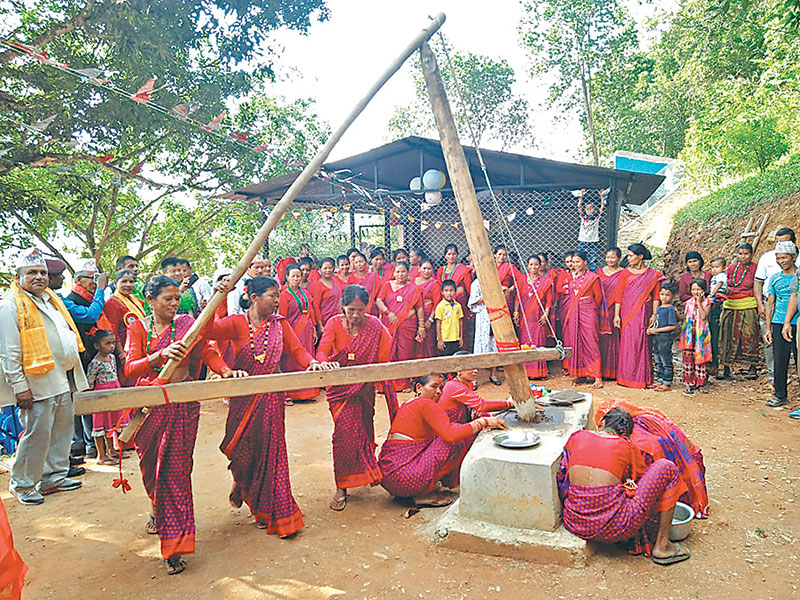 पार्क पसे ढिकी, जाँतो र कोल