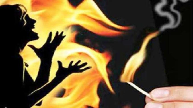 १४ बर्षीया किशोरीलाई सामुहिक बलात्कार पछि जिउँदै जलाएर हत्या