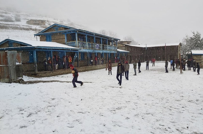 पूर्वमा वर्षा, उच्च पहाडी तथा हिमाली भू–भागमा हिमपात