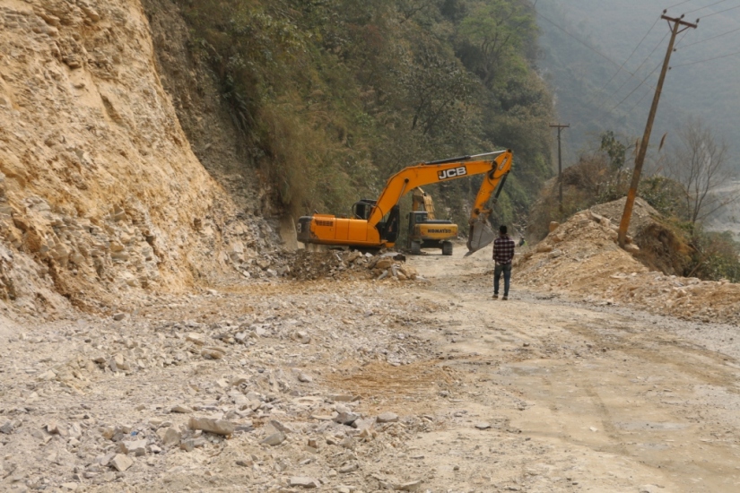 भौगर्भिक अध्ययनै नगरी मुग्लिन-नारायणगढ सडक स्तरोन्नति