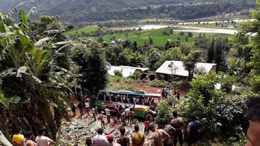 नुवाकोट बस दुर्घटना अपडेट : एक जनाको मृत्यु, ५८ जना घाइते