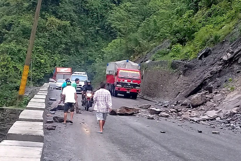 प्रमुख सहरसँग जोडिएका  ५ राजमार्ग पहिरोको उच्च जोखिममा