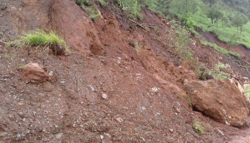 उत्तरी धादिङमा पहिरो, तीन जनाको मृत्यु, दुई जना बेपत्ता, सातघर पुरिए