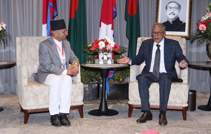 बंगलादेशका राष्ट्रपतिले राजनीतिक भेटवार्ता गर्दै
