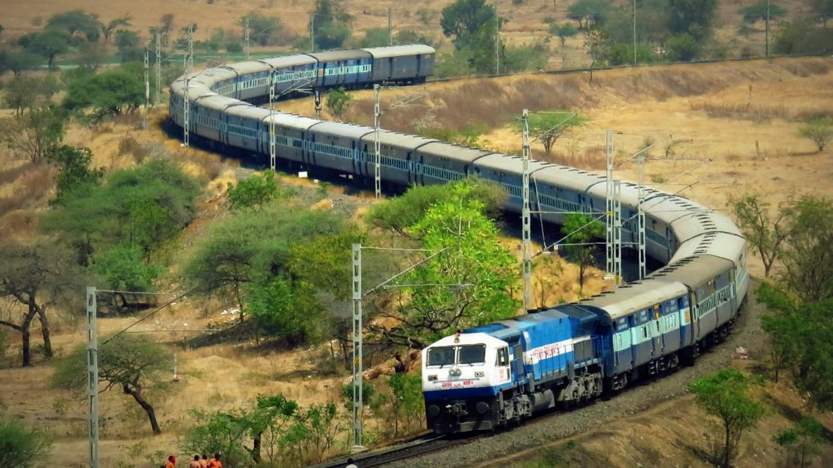 भारतमा रेल मार्गमा गत बर्ष मात्रै आठ हजार ७०० को मृत्यु