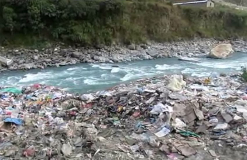 नदीको पानी प्रदूषित