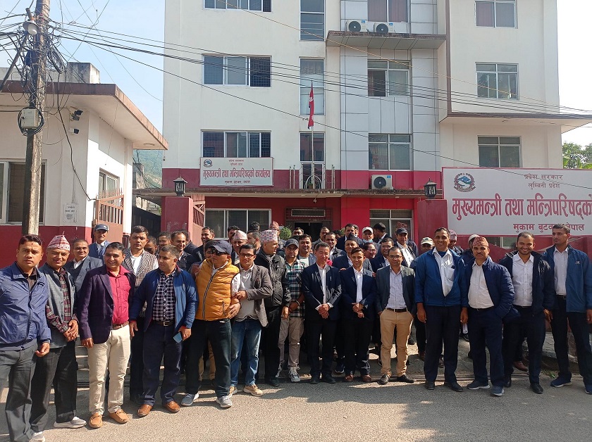 लुम्बिनी प्रदेश सरकारका कर्मचारी आन्दोलित : हतारमा मन्त्रालय दाङ सारिए जाँदैनौँ