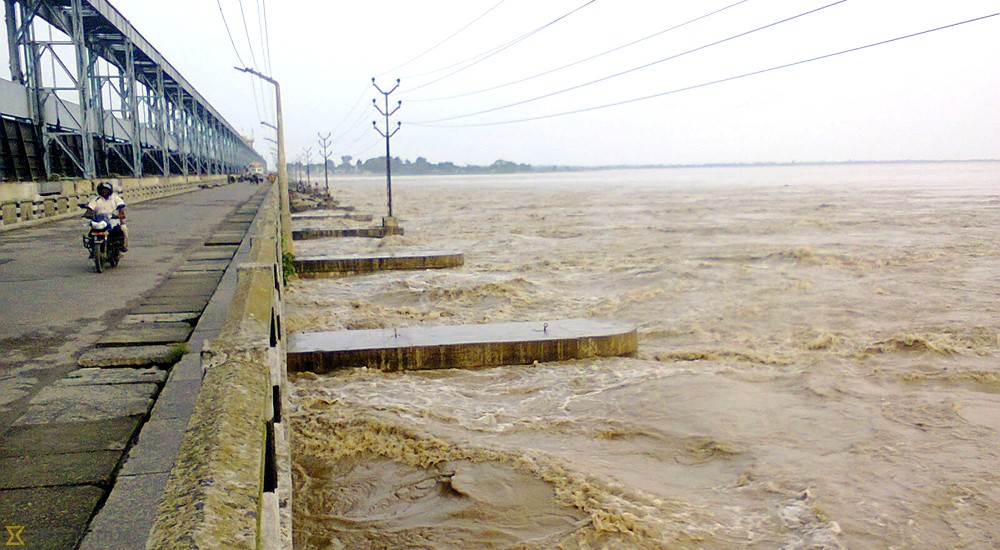 कोशी ब्यारेजको ५६ वटा ढोकामध्ये ३६ वटा ढोका खोलियो