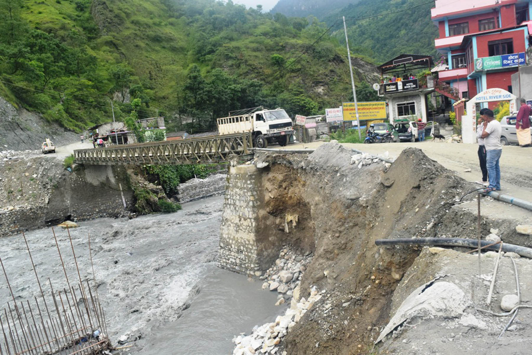 पुल भत्कँदा आवतजावतमा सास्ती