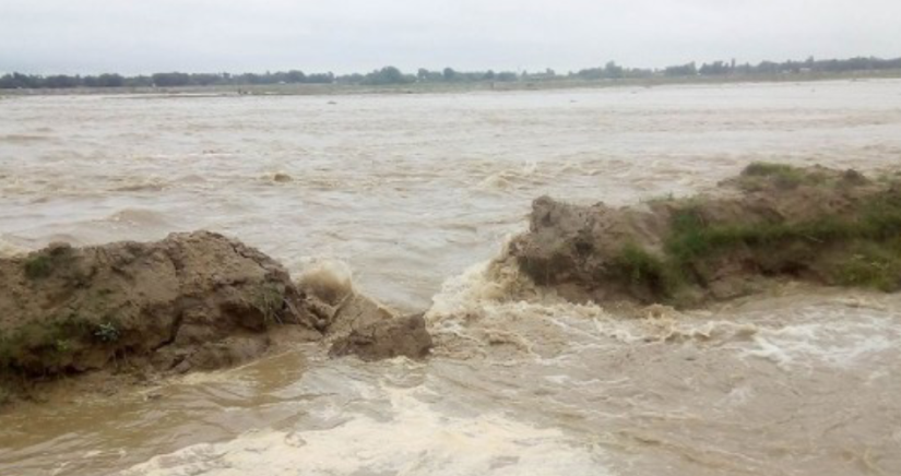 म्याग्दीमा खहरे खोलामा आएको बाढीले घर बगाउँदा दम्पत्तीको मृत्यु