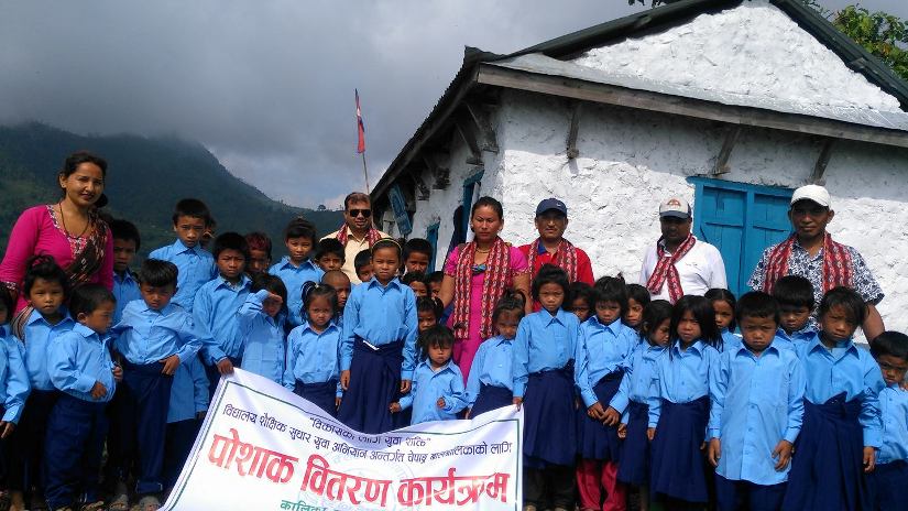अब्बल बन्दै चितवन कान्दाका चेपाङ बालबालिका