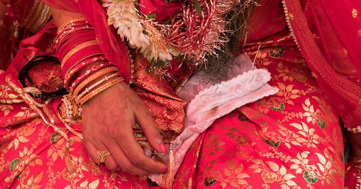 २० वर्ष पुगेर विवाह गर्ने किशोरीलाई वडाले पैसा दिने