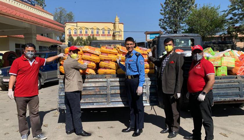 दैनिक ज्याला मजदुरी गर्नेहरुका लागि एनआईसी बैंकले दियो  ५ लाखको खाद्यान्न, नेपाल प्रहरीद्वारा हस्तान्तरण