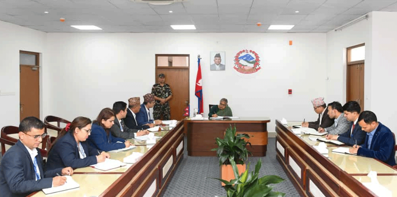 आन्दोलनरत नर्सहरूको समस्या तत्काल समाधान गर्न प्रधानमन्त्री कार्कीको निर्देशन