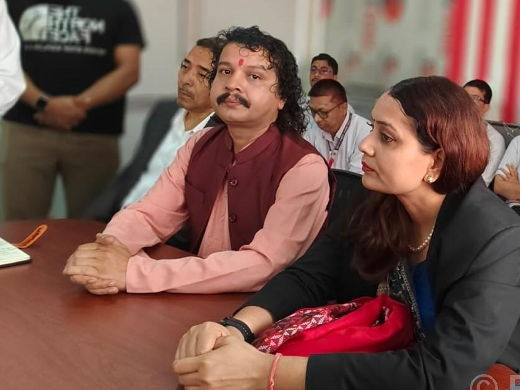 स्वास्थ्यमन्त्री मेहताद्वारा बकुलहर रत्ननगर अस्पतालको निरीक्षण