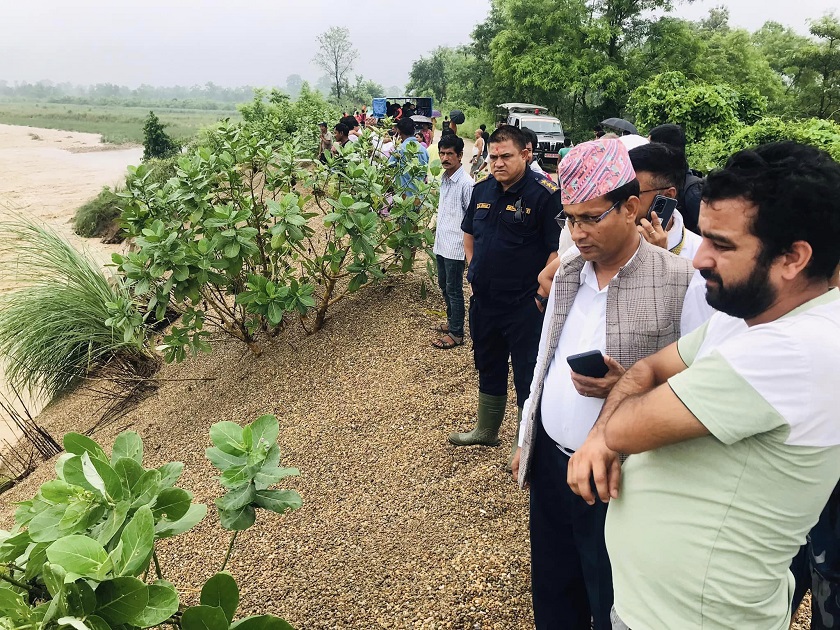 बकैया खोलाको बहाव बढ्यो, राजमार्ग आसपासका बस्ती जोखिममा