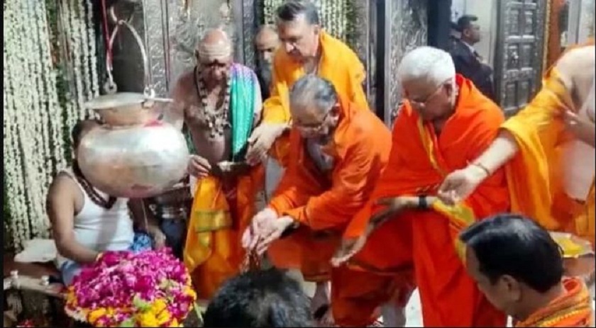 प्रधानमन्त्री प्रचण्डले महाकाल मन्दिरमा गरे विशेष पूजा