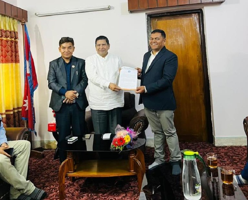 वैदेशिक रोजगार व्यावसायीका समस्या समाधानका लागि गृहमन्त्रीलाई ज्ञापनपत्र