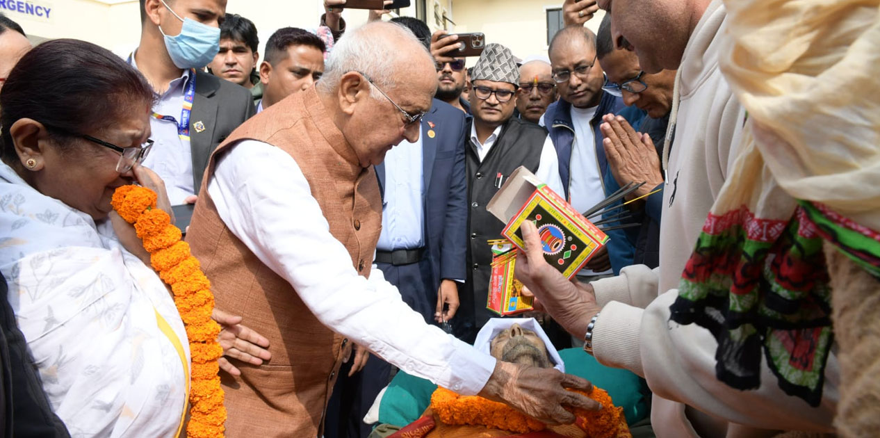 अस्पतालमा ओली पिताप्रति श्रद्धाञ्जली