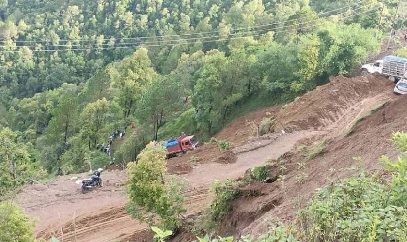 पहिरोले घर पुर्दा एक युवकको मृत्यु, तीनजना घाइते